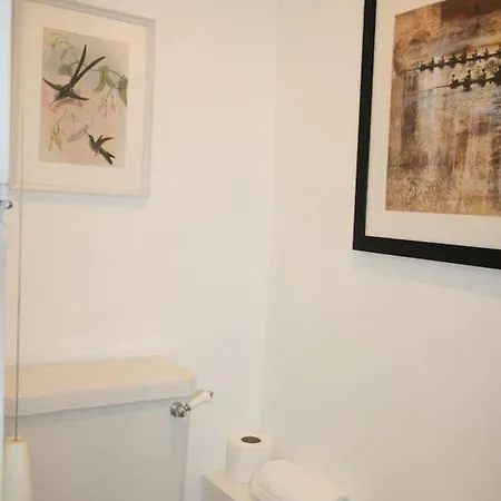 Work From The House With The Blue Door 度假居 *